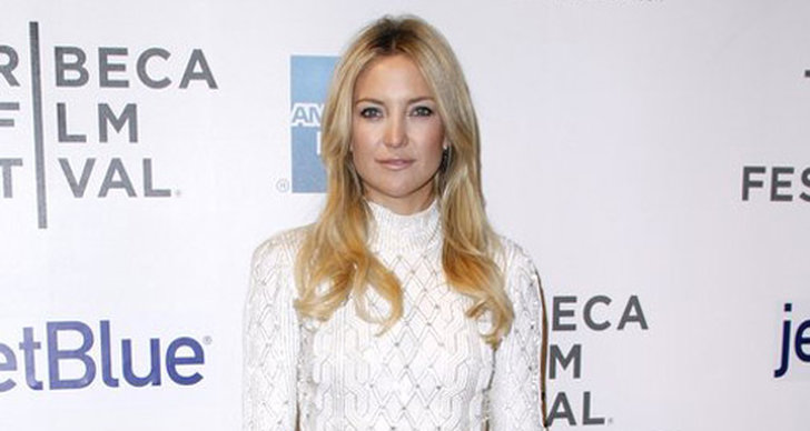 Kate Hudson besökte Tribeca Film Festival och anammade en av vårens snyggaste trender - vitt på vitt.