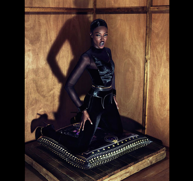  Naomi Campbell för Givenchy F/W 2011.