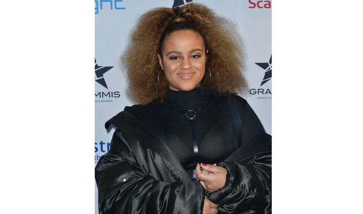 Seinabo Sey fick pris för Årets Pop Seinabo Sey fick pris för Årets Pop