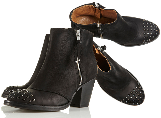 Läderboots med nitar. Topshop.com, ca 730 kr. Läderboots med nitar. Topshop.com, ca 730 kr.