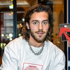 Benjamin syns ihop med en ny tjej