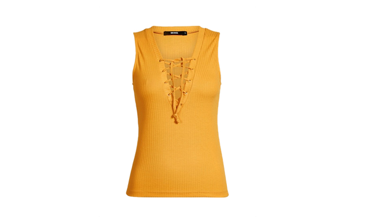 Ribbat linne med snörning från Bikbok, ca 250 kr. Ribbat linne med snörning från Bikbok, ca 250 kr.